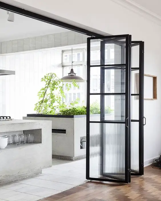 https://thesavvyheart.com/wp-content/uploads/2019/07/FlutedGlassBi-folddoorsintoaModernandSleekkitchen.jpg