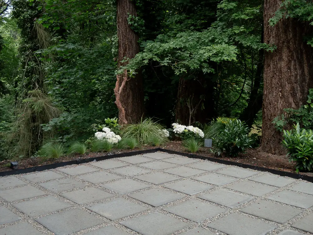 flagstone patio with pea gravel