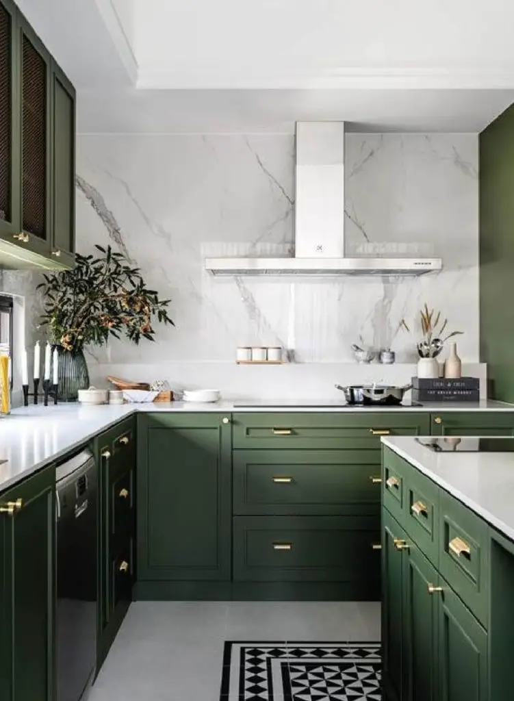 If you’re contemplating painting your kitchen cabinetry a dark hunter or forest green, then this post is for you! I’m sharing a ton of ideas for green kitchens and also sharing seven of my favorite dark green paint colors.